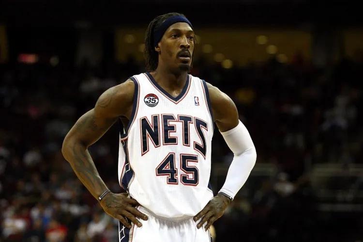 猫王华莱士拜纳姆,杰拉德华莱士被肘击视频