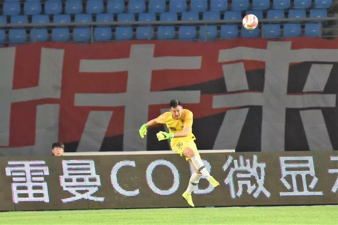 中甲比赛贵州恒丰对辽宁宏运,莫塔射门