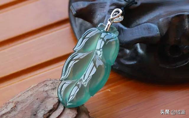 翡翠湖水绿与湖水蓝是什么颜色,翡翠老坑绿是什么颜色