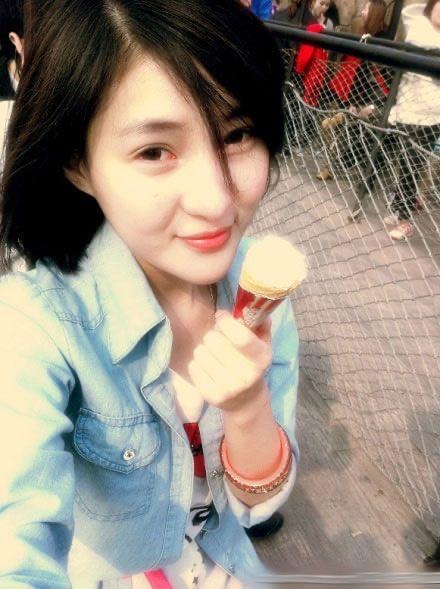 20岁收到上亿礼物,却从不敢认“干爹”,郭美美到底精明在哪?