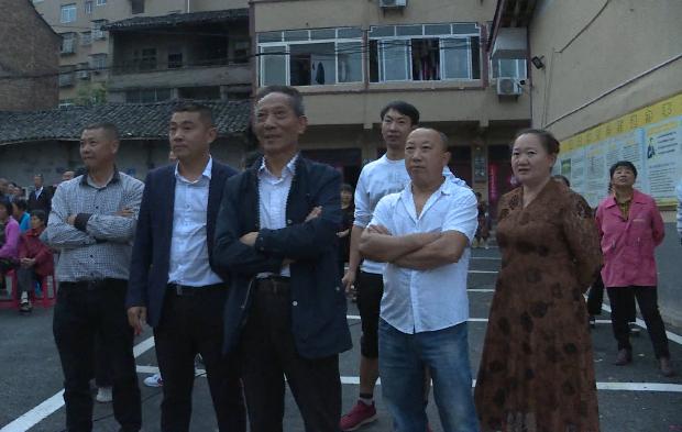 这板眼也太长了！南充嘉陵的西兴又创新了这个动作来做群众工作…