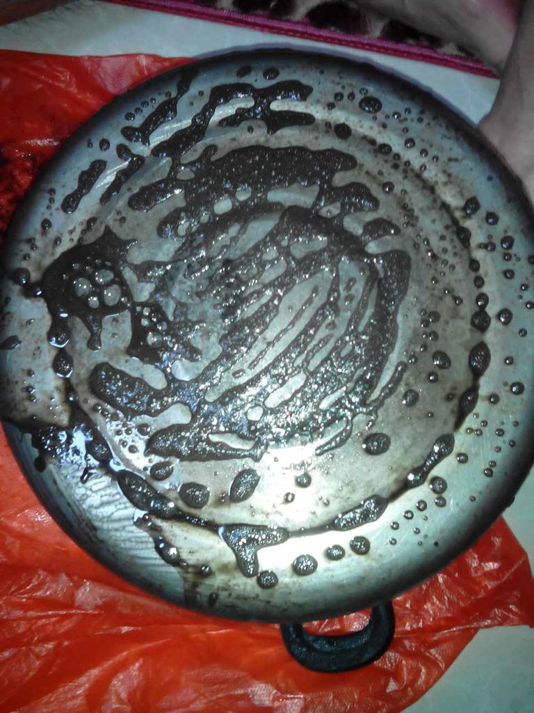 燃气灶冒黑火怎么修,燃气灶从缝隙漏火怎么解决