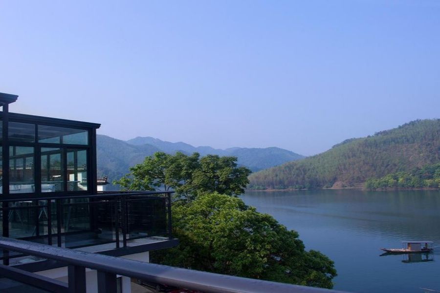 安徽太平湖民宿钓鱼,安徽异域风格民宿效果图