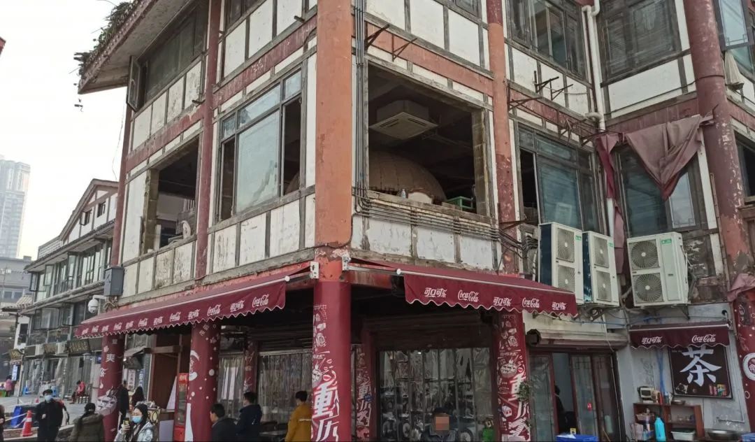 号外!重庆网红磁器口旁惊现无人区,网红打卡地缘何沦为空城?