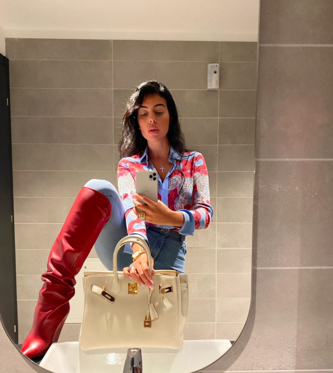 c罗乔治娜太太团,太太团乔治娜