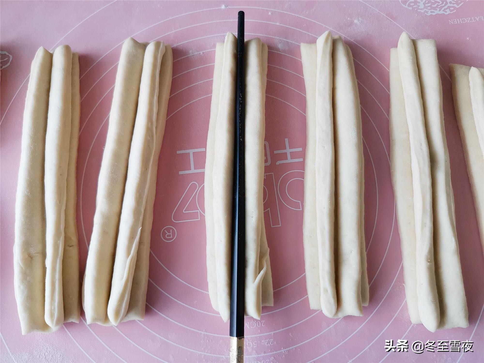 用牛奶鸡蛋做油条的新做法和配方,鸡蛋牛奶油条的做法简单香甜酥脆