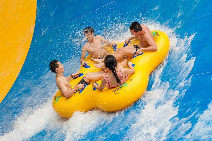 广州长隆水上乐园巨洪峡第一视角,广州长隆适合小朋友玩的水上乐园