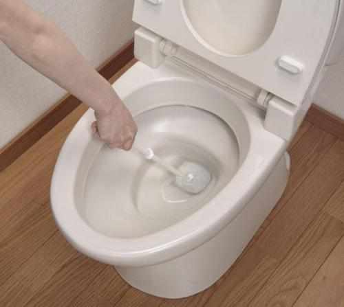 下雨屋里有潮味怎么办,下雨天房间怎么有很难闻的味道