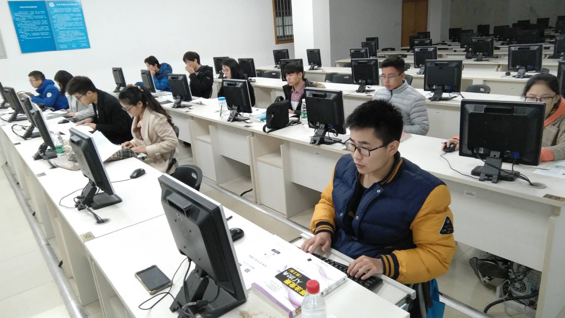 专科就业前景好还容易学的专业,专科未来就业前景最好的十大专业