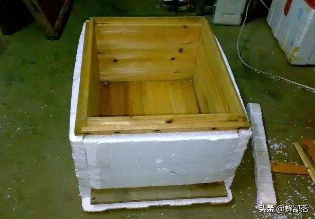 土蜜蜂养殖用哪种蜂箱好,蜜蜂如何在蜂箱内保温养殖