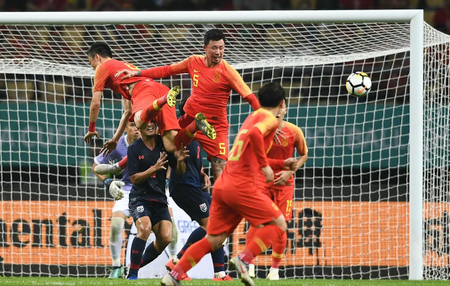 国足2-1泰国球迷互骂超燃剪辑,国足2-1泰国球迷互骂超然剪辑