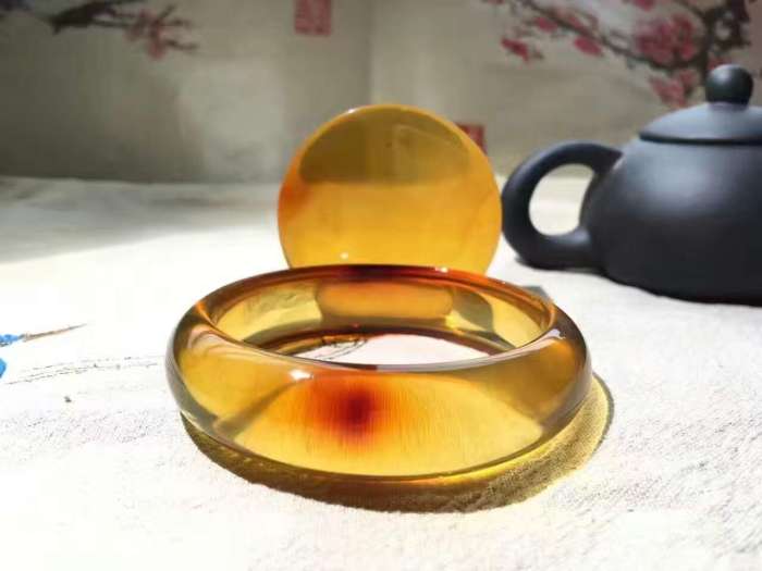 琥珀蜜蜡对人体的功效作用,琥珀蜜蜡的功效