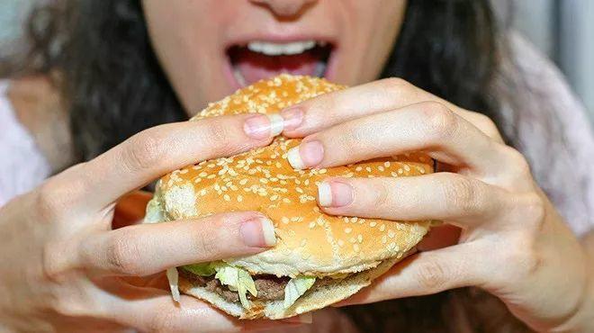 暴食症一般都是双相障碍,双相情感障碍者暴食暴饮