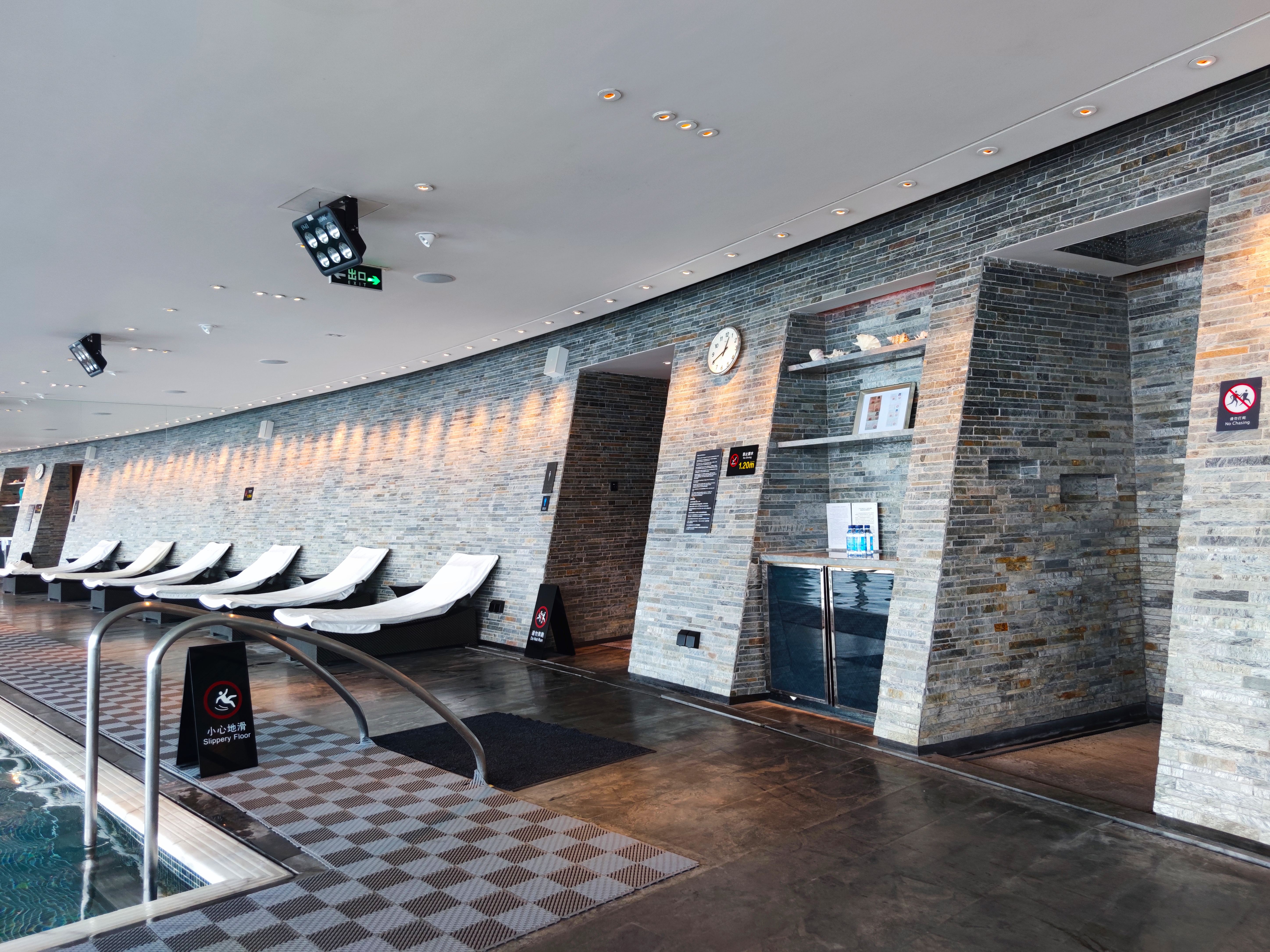 人均300酒店,人均300左右的带泳池酒店