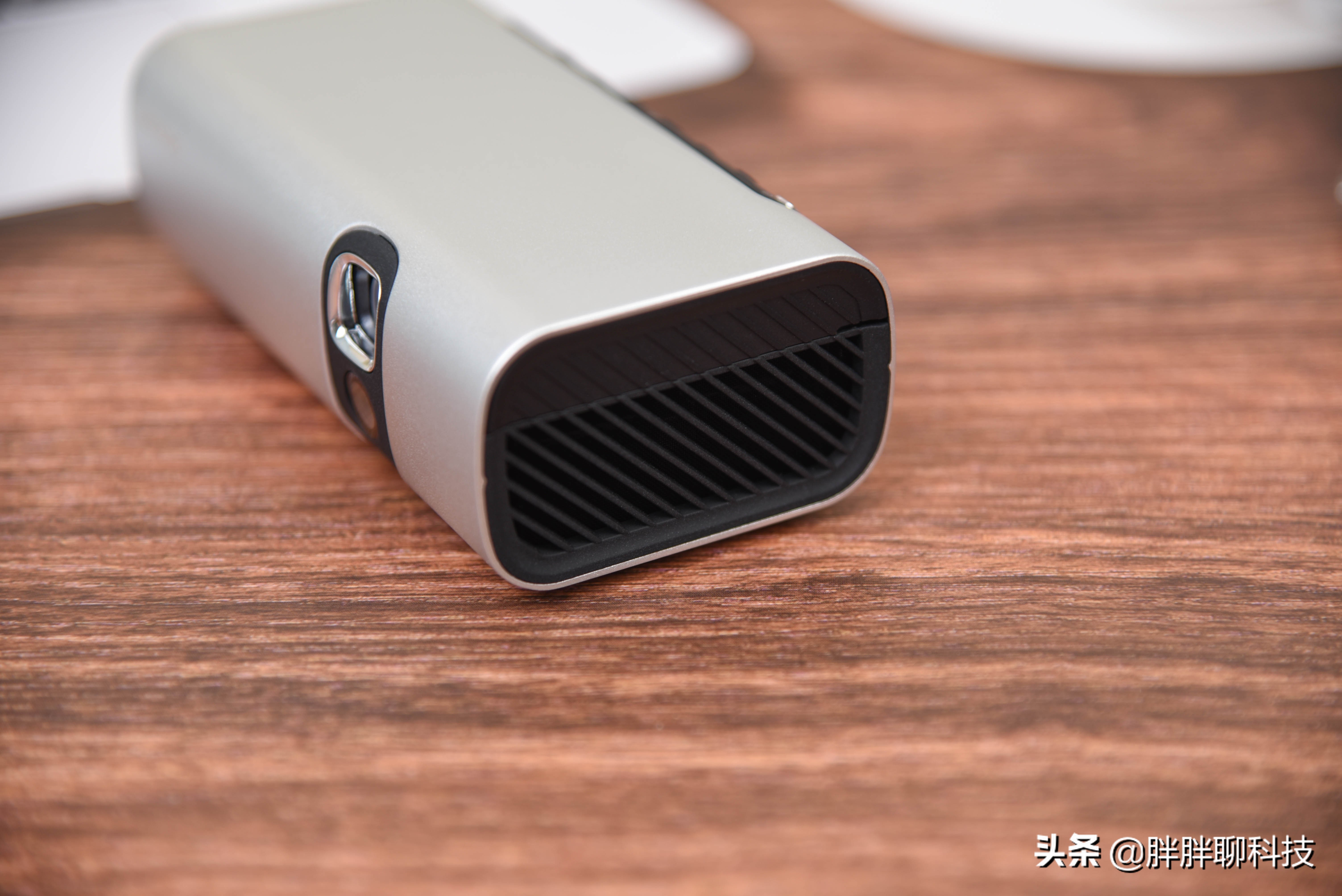 联想投影仪t200和l5哪个好用,联想投影仪t200价格