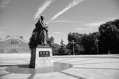 城市雕塑的意义,城市雕塑具有承载历史记忆的功能