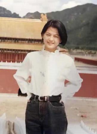 女霸总与穷小伙的爱情,女霸总爱上穷小伙完整版