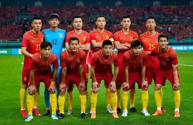 郑智功成身退缺席中国杯，谁又能接替“队魂”成为国足中场大梁？