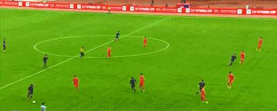国青0-2泰国！两后卫撞一起为对手开路看看门将这低级失误