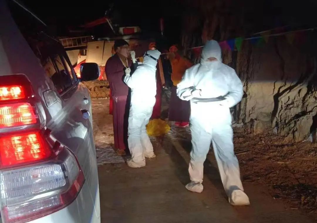 表扬医务人员坚守岗位的句子,致敬坚持在岗的医务人员