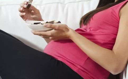 孕晚期嘴角长泡泡,孕期上火嘴里有泡泡应该怎么办