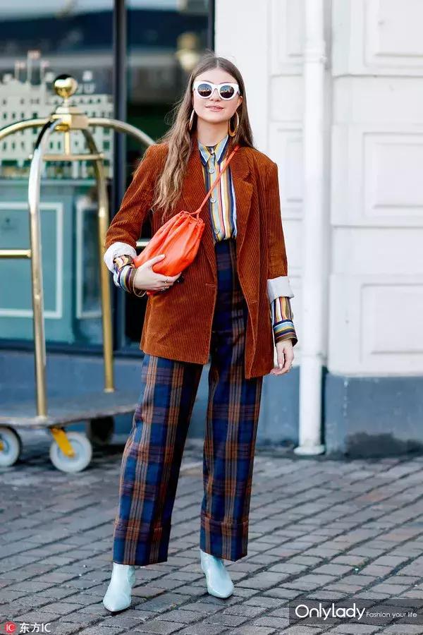 灯芯绒真的很洋气吗,灯芯绒洋气裤子