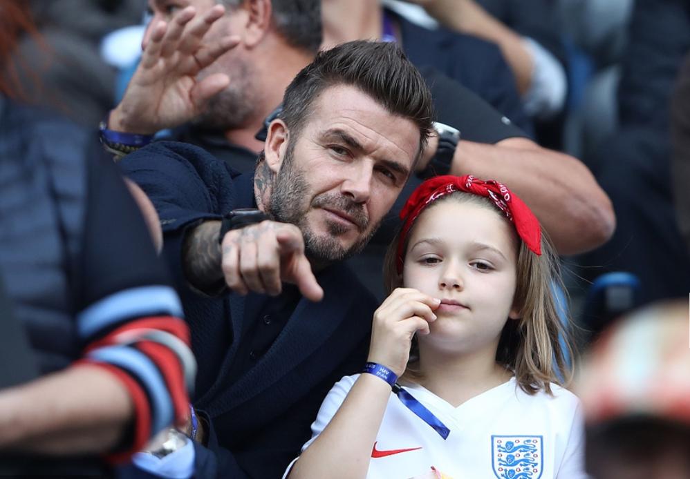 贝克汉姆晒和小七对嘴亲亲合照,贝克汉姆和小七的亲吻