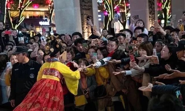 模仿不倒翁姐姐的小朋友视频,网红不倒翁姐姐原视频