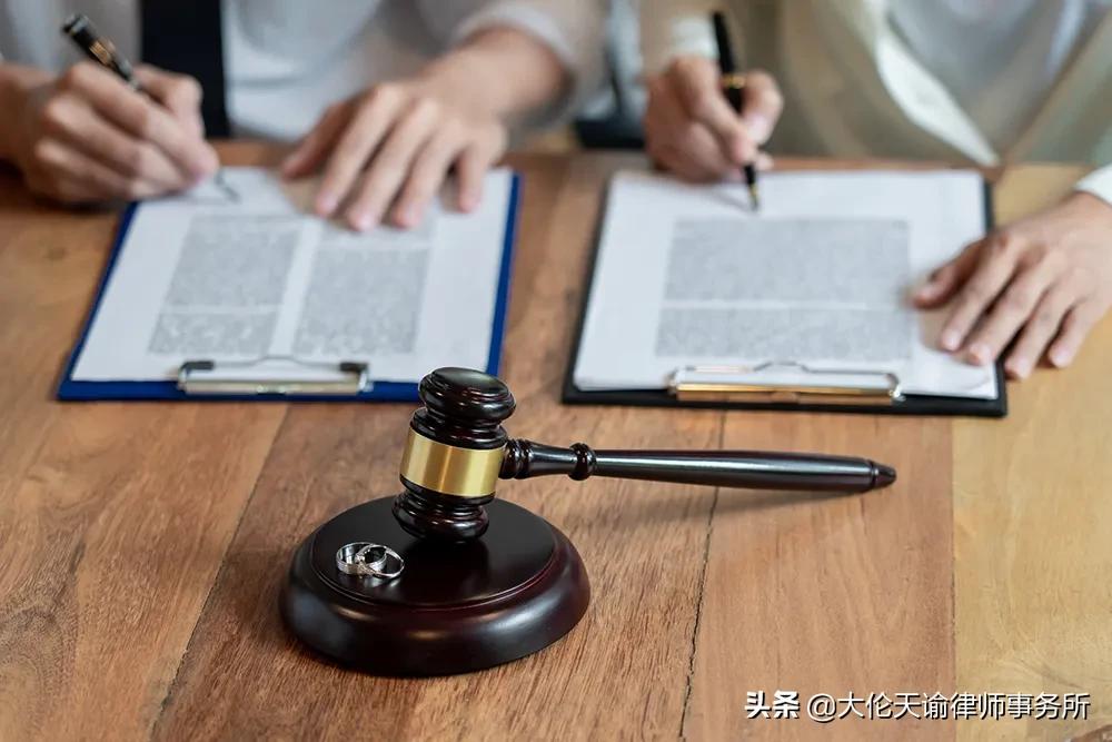 起诉离婚2个小孩的抚养权怎么判,起诉离婚1岁孩子抚养权归谁