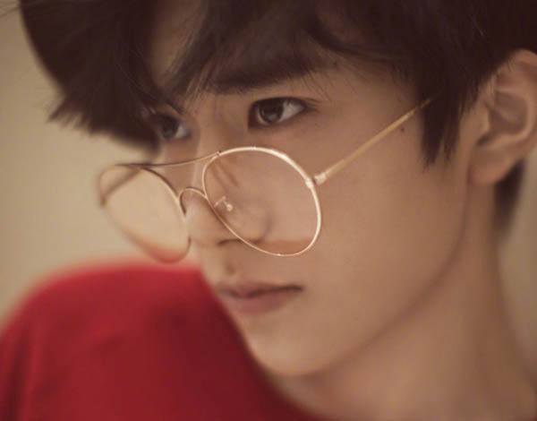 移动互联网时代的偶像工业，偶像的重新发明与粉丝身份的虚拟转向