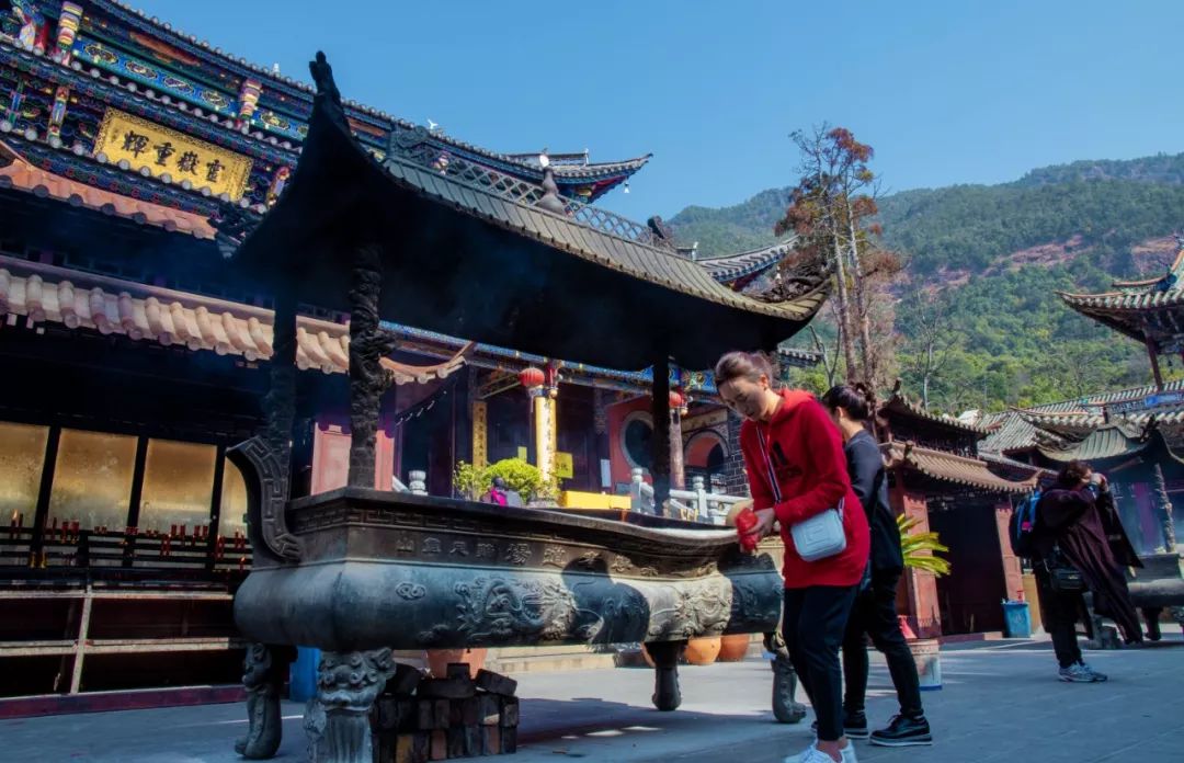 大理鸡足山奇观,从山角看大理鸡足山的传说