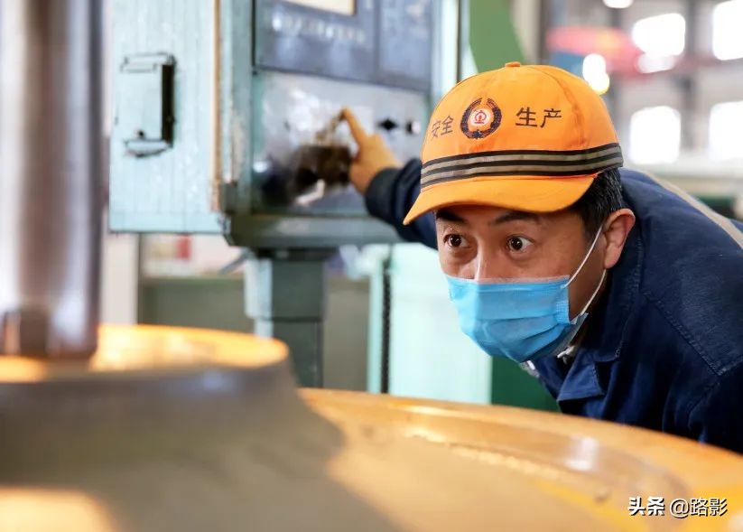 抗击疫情守护平安摄影征稿,战疫情保春运铁路警察在行动