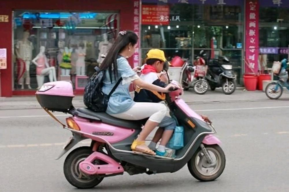 有了孩子后该谁带孩子,带孩子是爷爷奶奶还是姥姥姥爷带