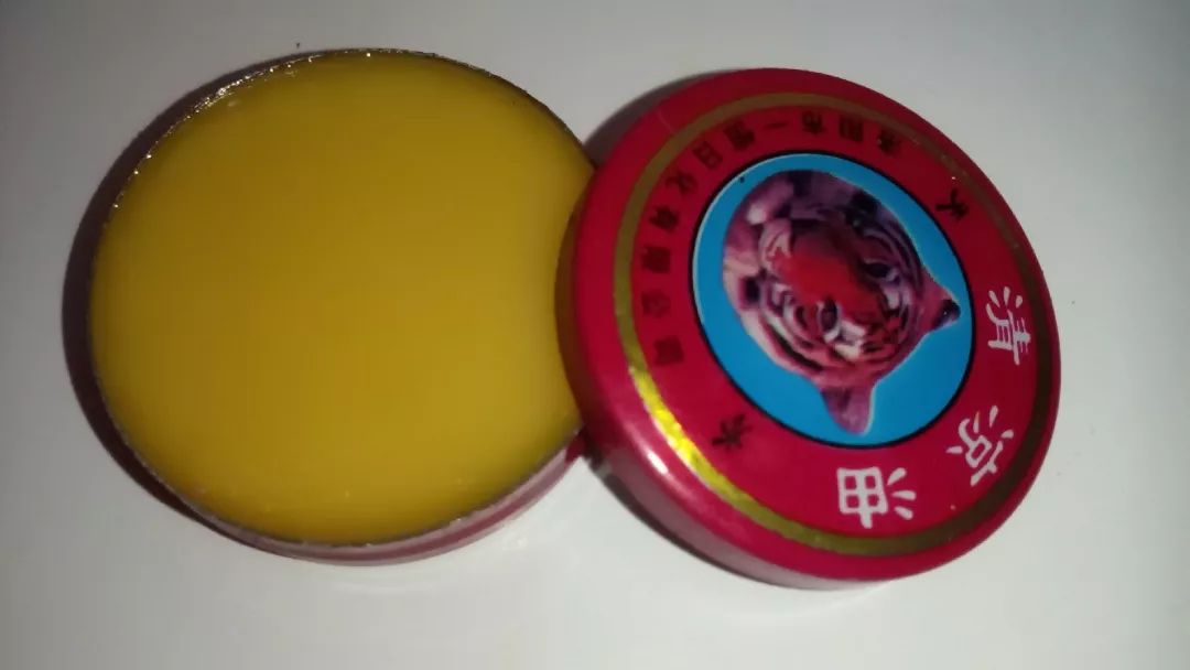 油漆涂料弄到衣服上怎么清洗,纯棉衣服有油漆怎么清洗干净