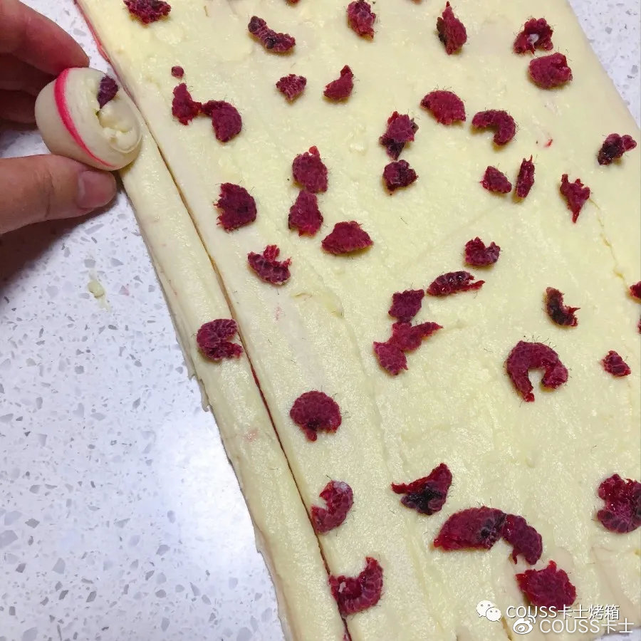 卡仕达酱酥粒面包,卡仕达酱蛋奶味面包