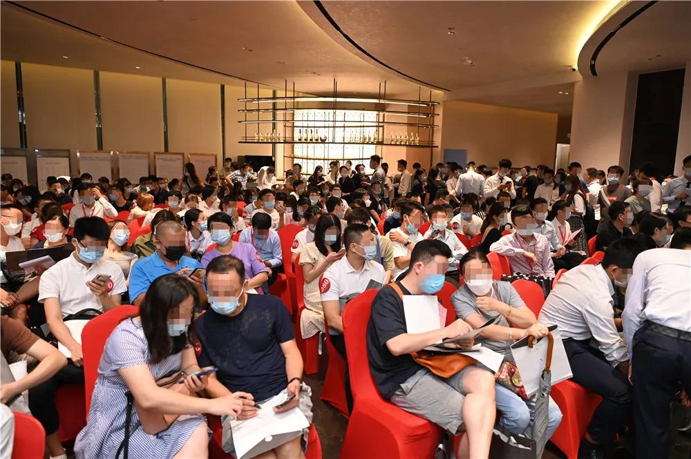 2小时劲销超10亿!大学城这个地标之作,带着绝美江畔来了