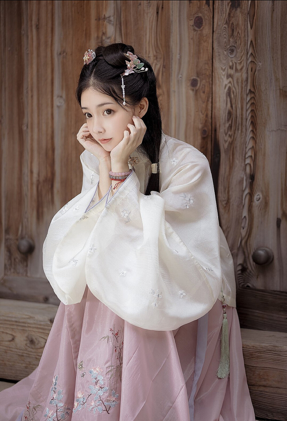 汉服好看为什么流行不起来,汉服那么好看为什么还穿现代装