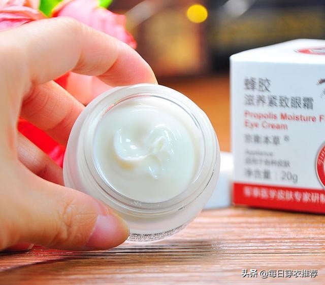 婚纱女王王薇薇视频完整版,“婚纱女王”王薇薇出席时尚大奖