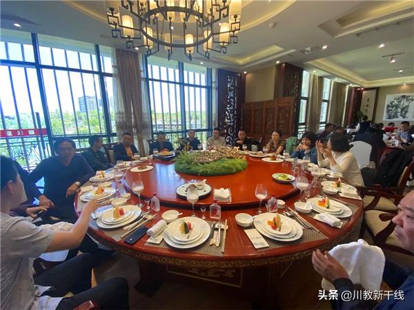 为了共同的期待——凯越集团创始人真情关怀富乐中学毕业班教师