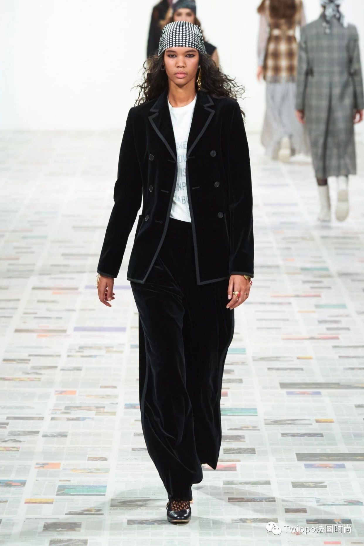 2020秋冬巴黎时装周givenchy秀场 (jacquemus 2020巴黎时装周秀场)