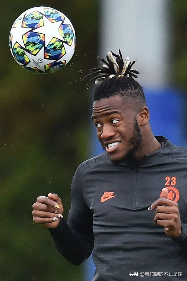 球员还在纹身？已经out了，切尔西的巴舒亚伊都已经开始玩美甲