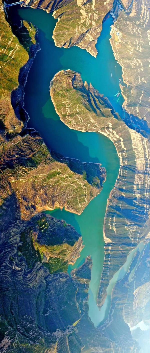 女娲抟黄土造人是哪一篇,女娲抟土造人的地方