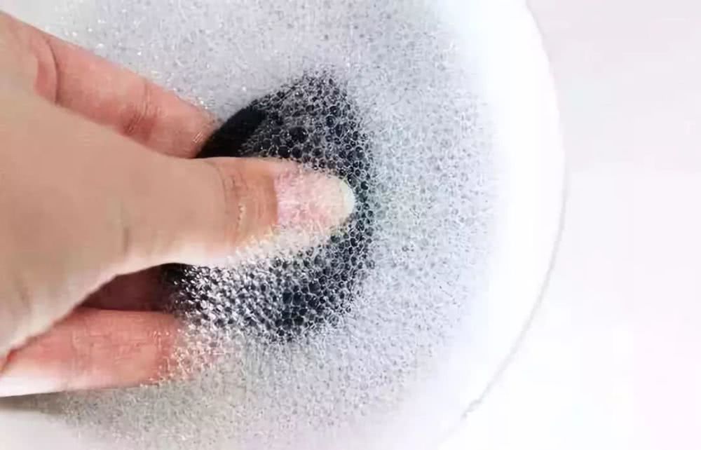 怎么用美妆蛋上妆不浮粉,美妆蛋太吃粉怎么办