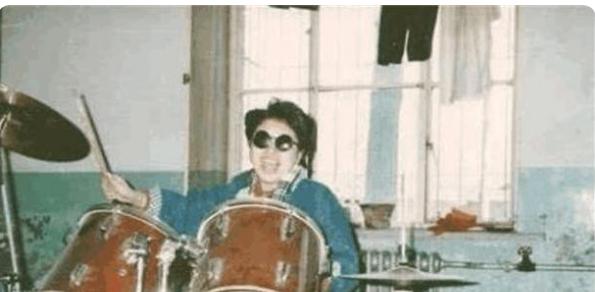 栾树韩红许志安,许志安和韩红接吻图片