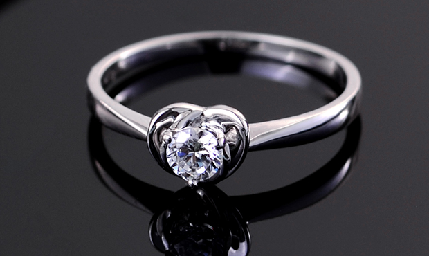 钻戒品牌排行榜前十名价格表,如何挑选不太贵的钻戒品牌