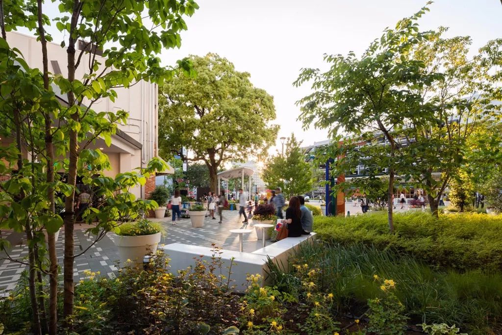 商业街区的景观设计要点和原则,复古怀旧商业街景观设计