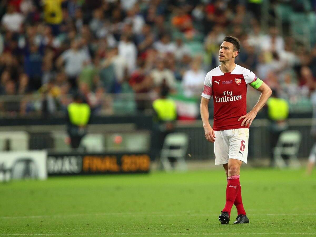 9年忠魂变身乱扔球衣的反骨仔！阿森纳为什么总和队长不欢而散？