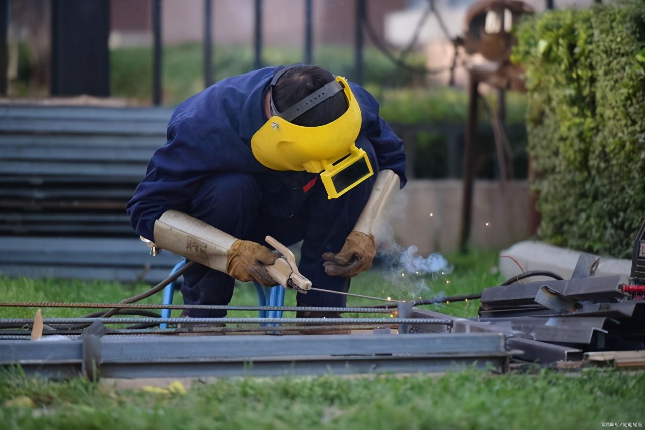 焊工烫伤事故处理流程,电焊工作人员触电后怎么急救