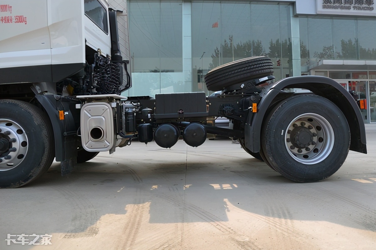 340马力配10挡箱，中短途运输利器，详解东风天龙4x2重卡