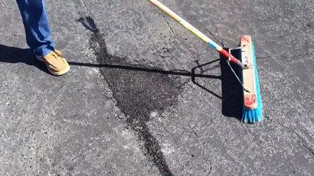 修马路不灌水泥，美国人直接用胶布，这是什么“智障”操作？